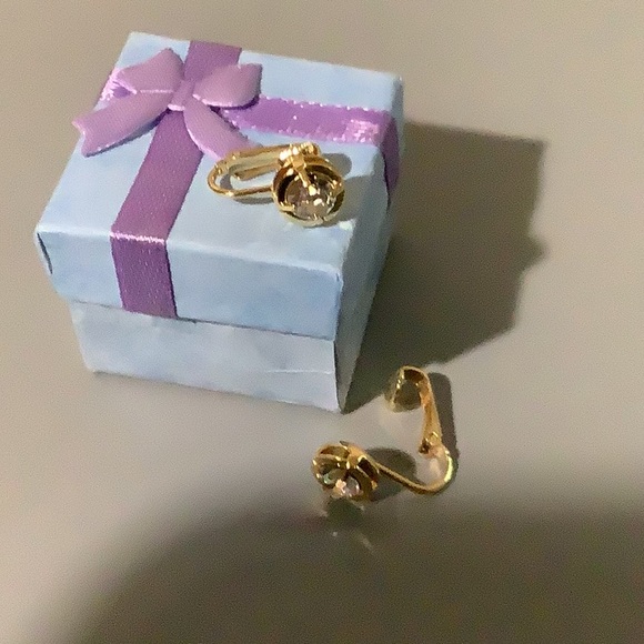 Jewelry - 18KGF Clear Round Crystal Clip-On Earrings.